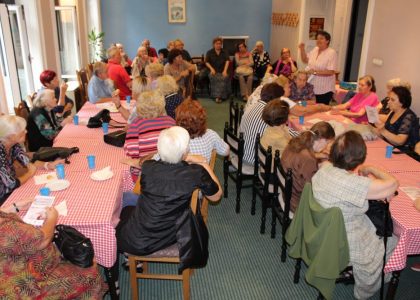 Penzioneri Vračara na Tribini o diskriminatornim ponašanjima prema starijima